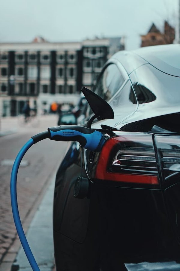 Véhicules électriques : Comparatif, performance et options de recharge - Guide 2021
