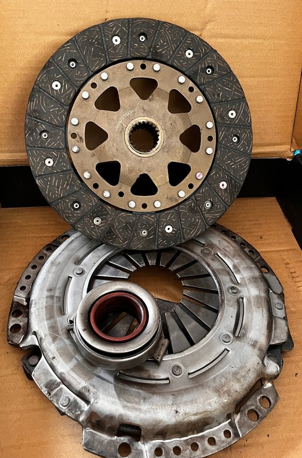 Embrayage de véhicule : Guide complet pour maîtriser son fonctionnement et optimiser son entretien