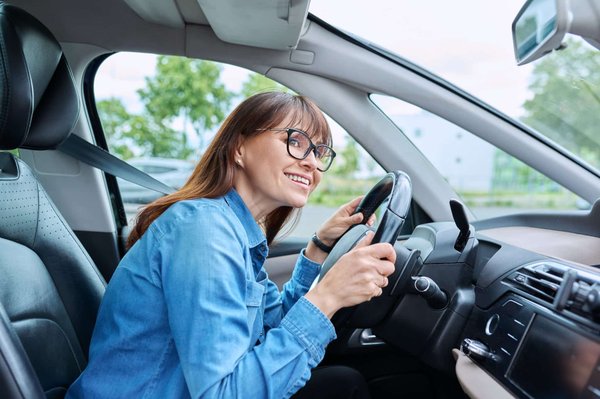 Jeunes conducteurs : guide pour faire le bon choix du véhicule et de l'assurance